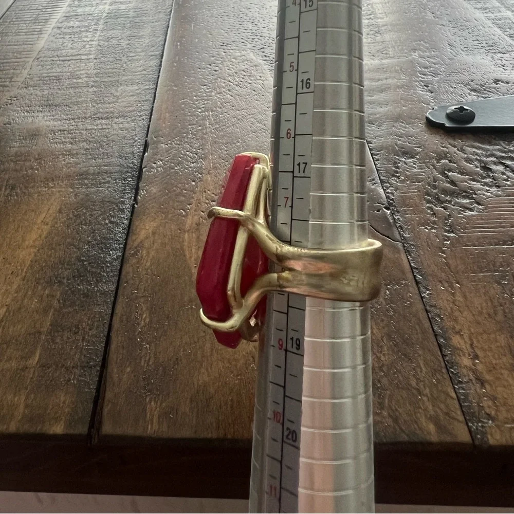 Kendra Scott Red Megan Cocktail Ring Large Stone Size 8 - Picture 4 of 8